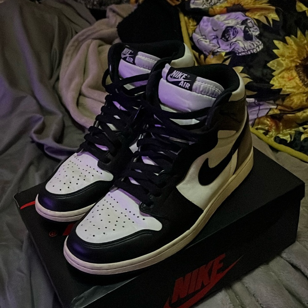 Jordan 1 Mocha High 
Little Worn 
Still have plenty of life left